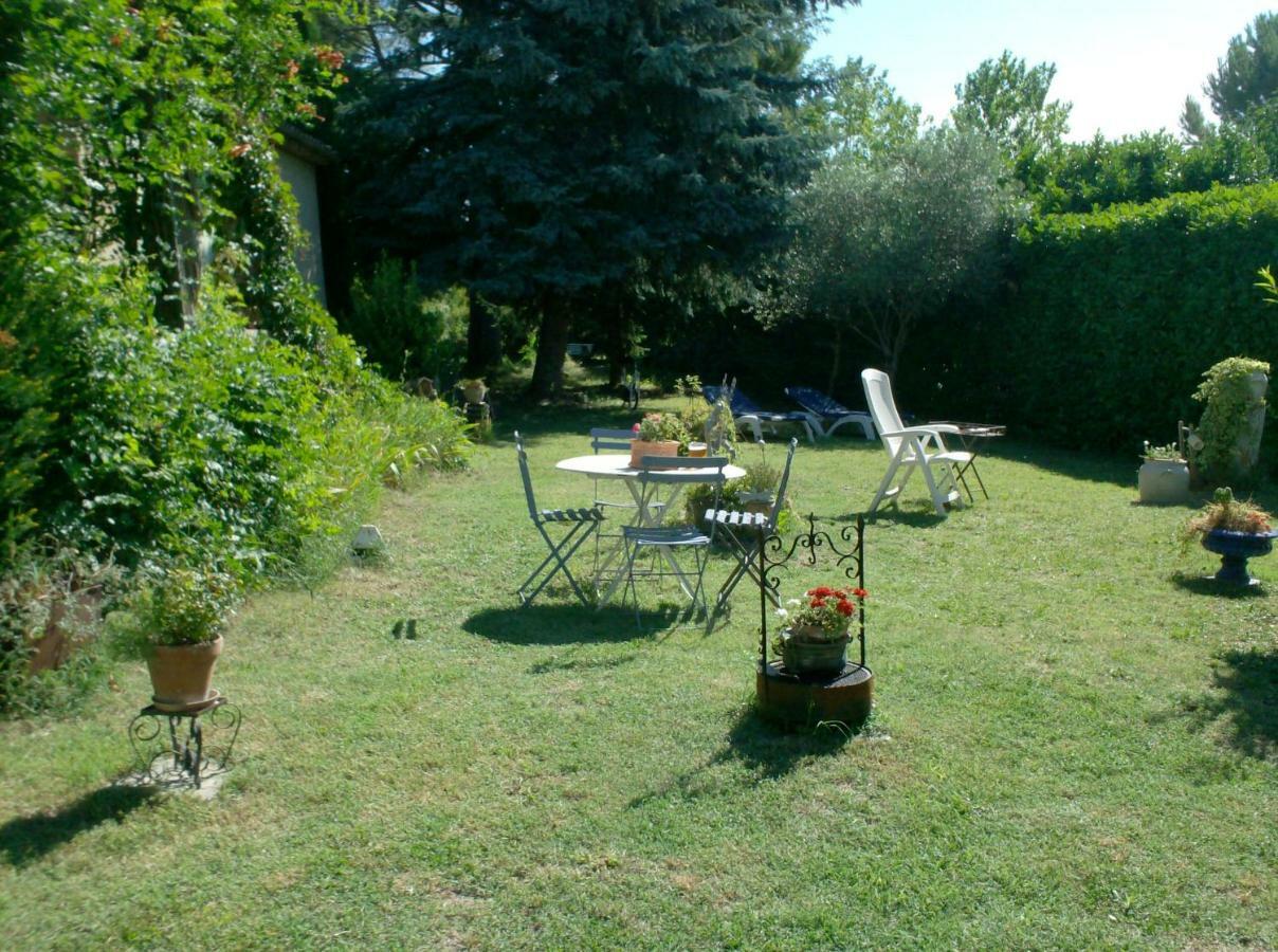 L'Oustalet Apartment La Tour-d'Aigues Exterior photo